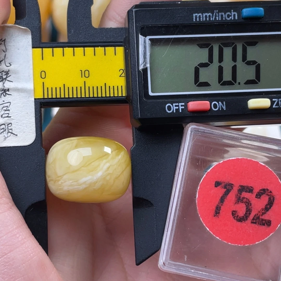 蜜蜡未镶嵌珠宝奇石