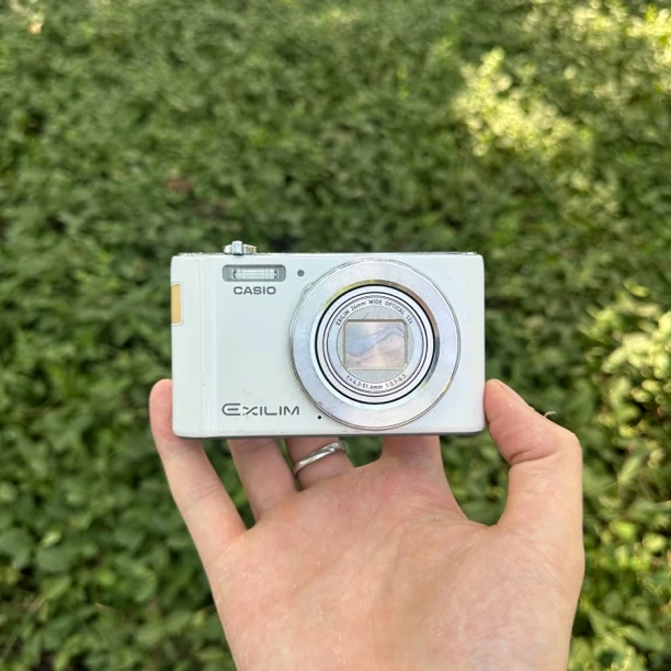 95新 Casio/卡西欧 ZS240 稀有奶白色人景轻松拿捏冷白奶油肌出片