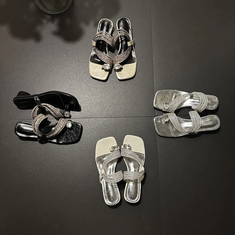 2025年夏季新款爆款水钻套趾大钻百搭时尚网红轻奢舒适休闲一字拖