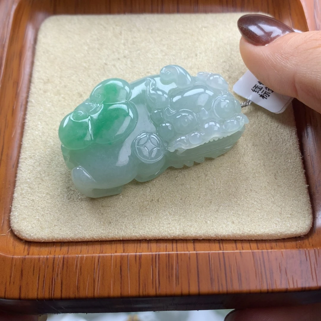 翡翠未镶嵌颈饰38