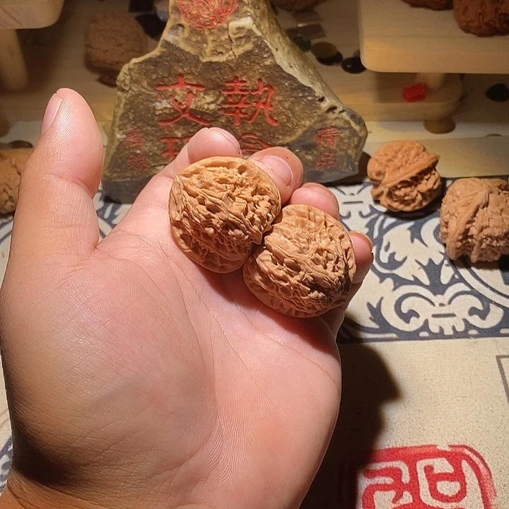 大***亮全品没修白狮子一对