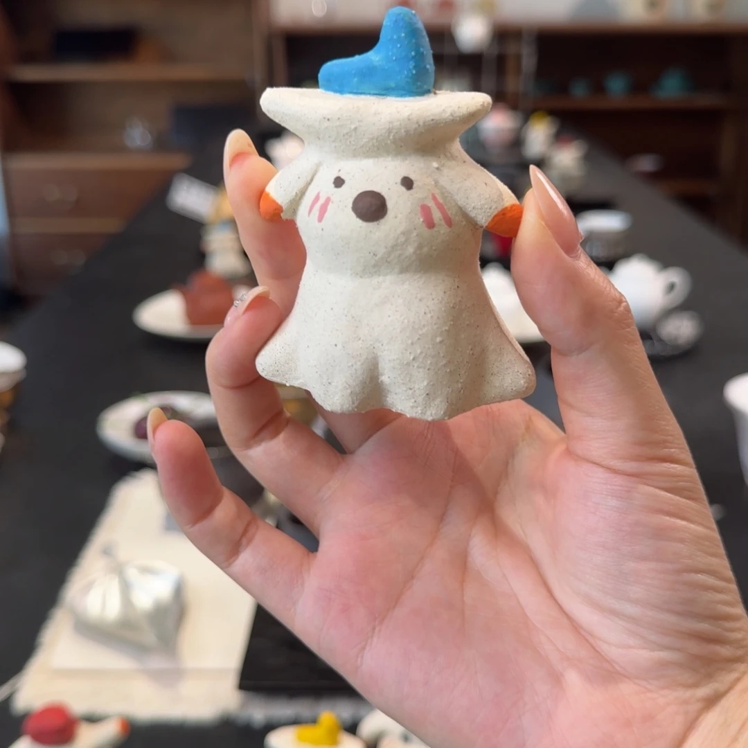丑萌蓝色帽子小眼睛狗狗