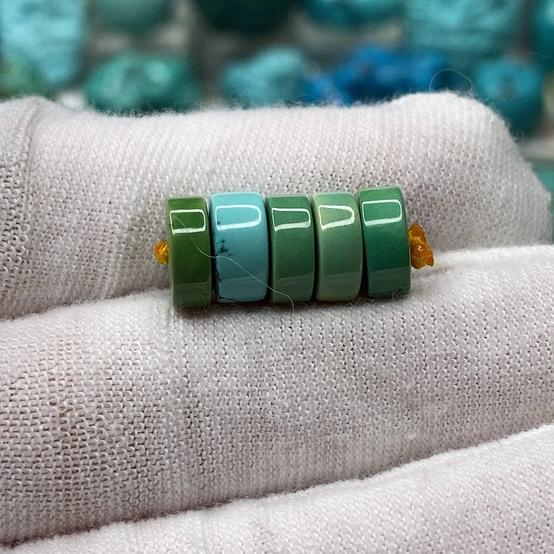 绿松石未镶嵌天然原矿 地大质检8.6mm