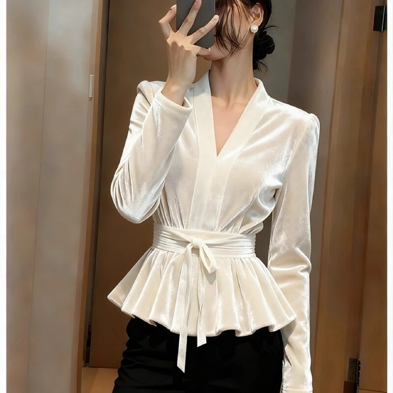 气质收腰衬衫女荷叶边下摆长袖设计感小众V领金丝绒上衣2025秋冬