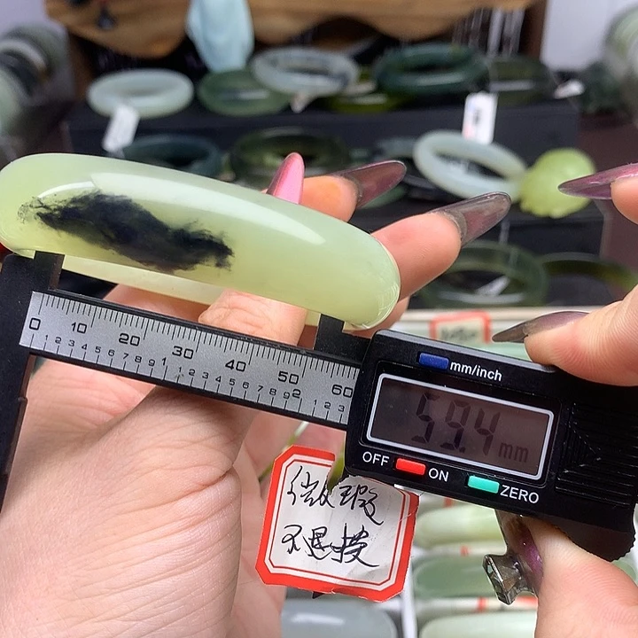 蛇纹石玉手镯未镶嵌1033