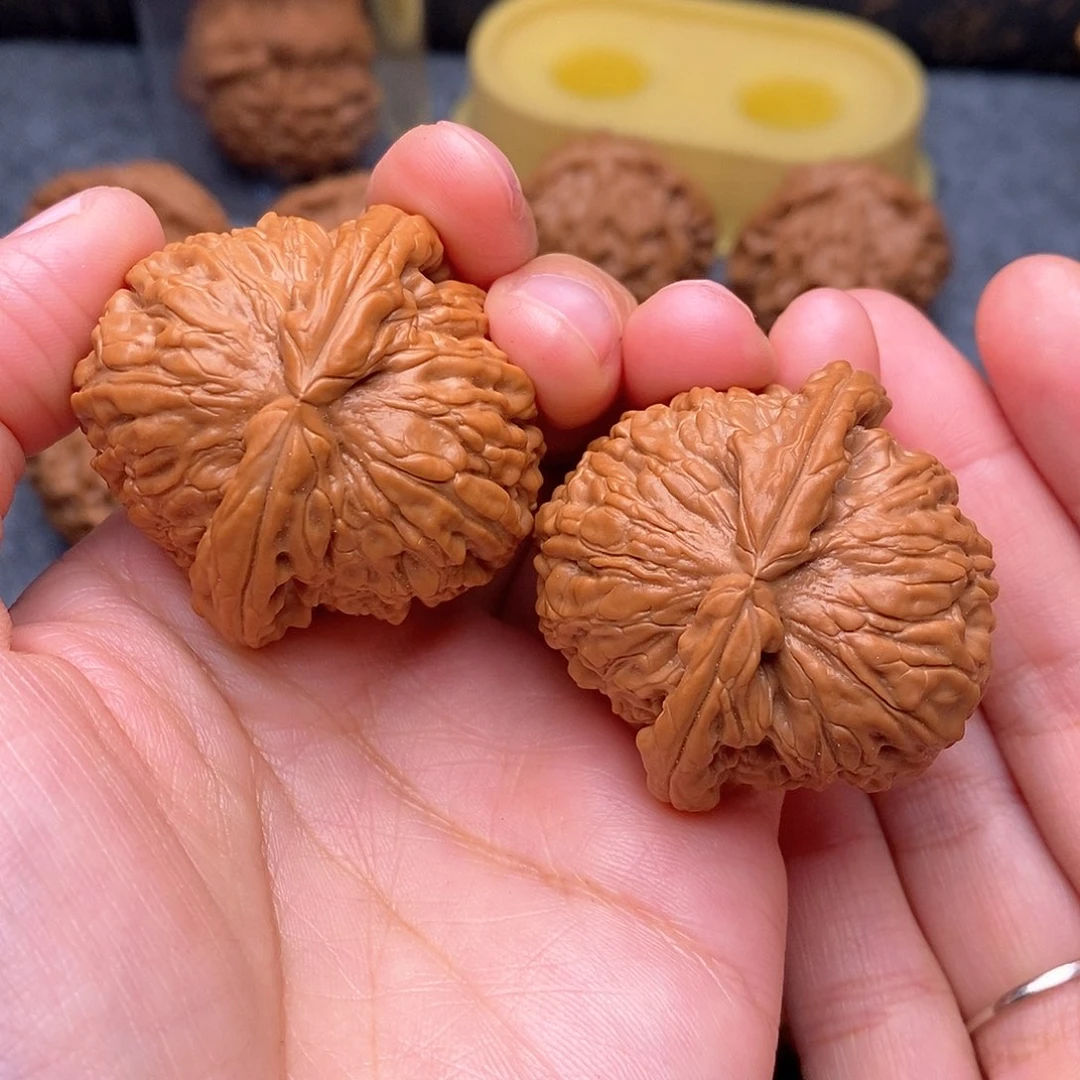 文玩核桃把件大*老树山地白狮子42全品