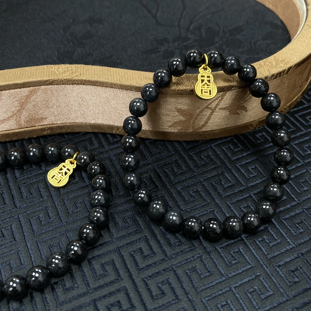 翡翠乌鸡黑度高大吉大利单圈百搭玉手串，多样性发货1件