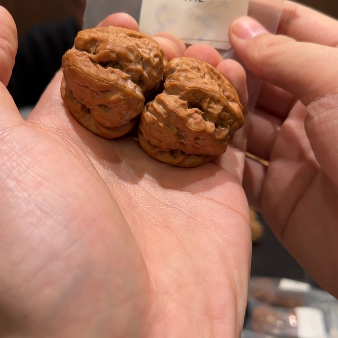 文玩核桃吊坠H42 开背蛙饼40尺