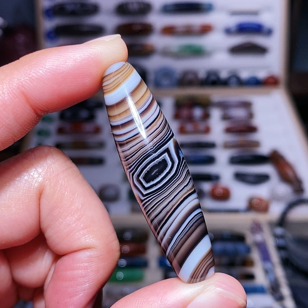 玛瑙吊坠未镶嵌月***诗….