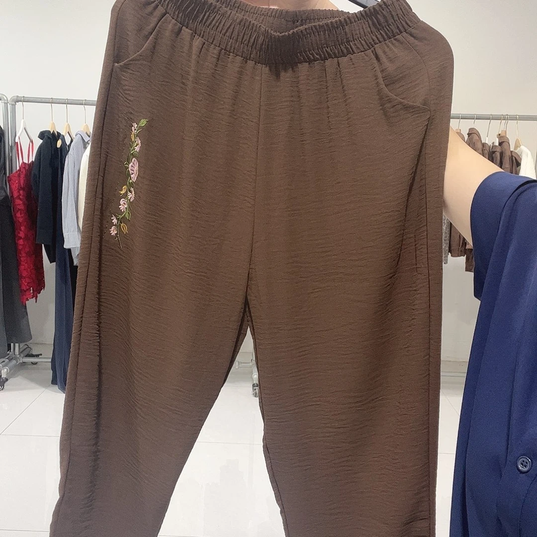 咖色女士裤子简约款