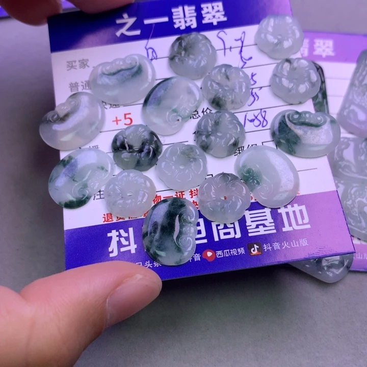 颈饰未镶嵌翡翠白**咪