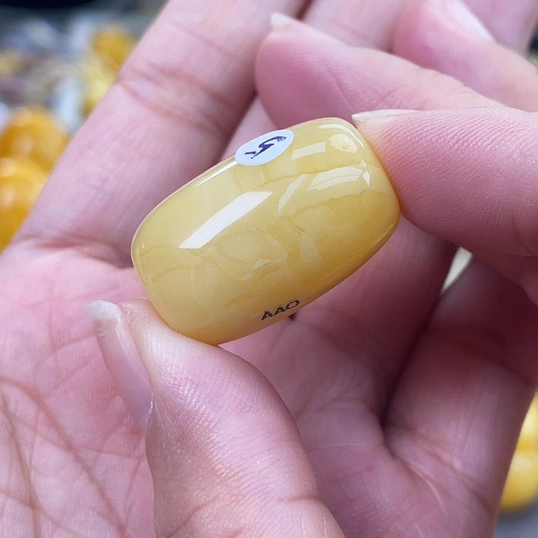 琥珀未镶嵌珠宝奇石h23