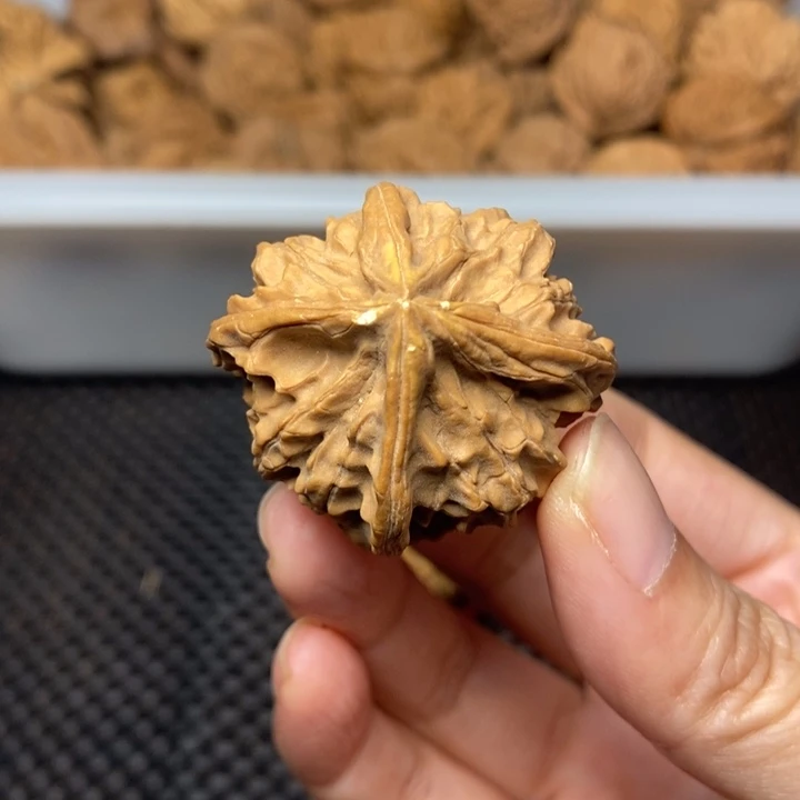挪***林吊坠文玩核桃文玩核桃异形单只