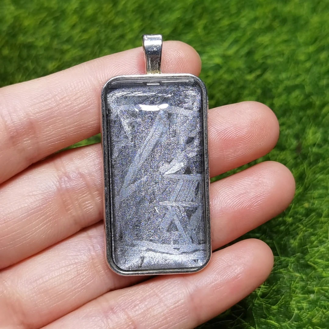 新疆阿拉泰铁损石,维斯台登纹,克价的货,尺寸40*22*,
