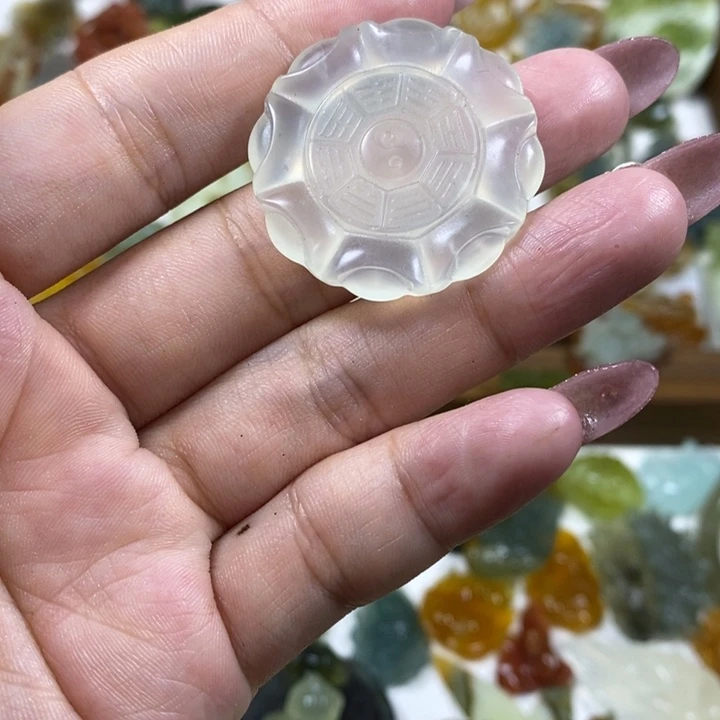 未镶嵌蛇纹石玉吊坠