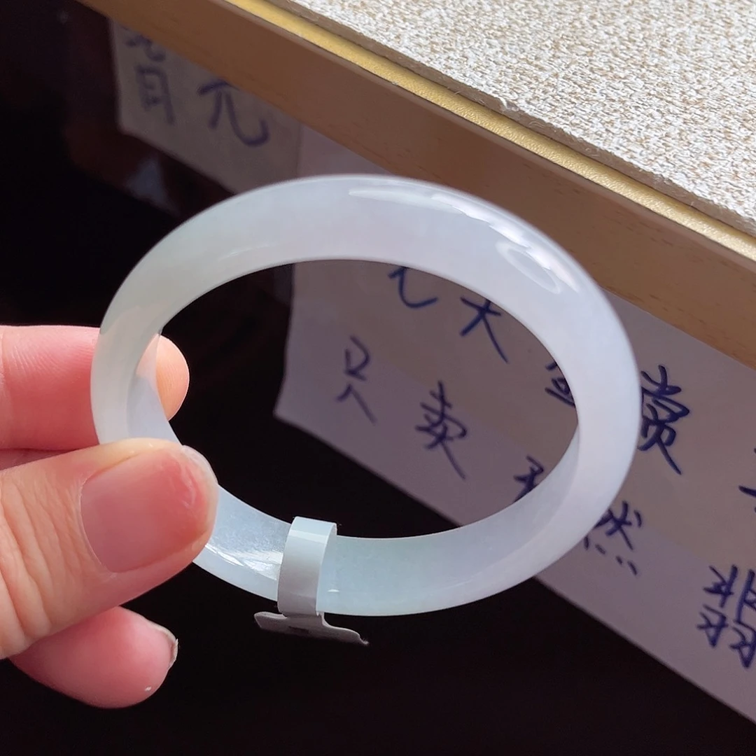 翡翠手镯未镶嵌手镯