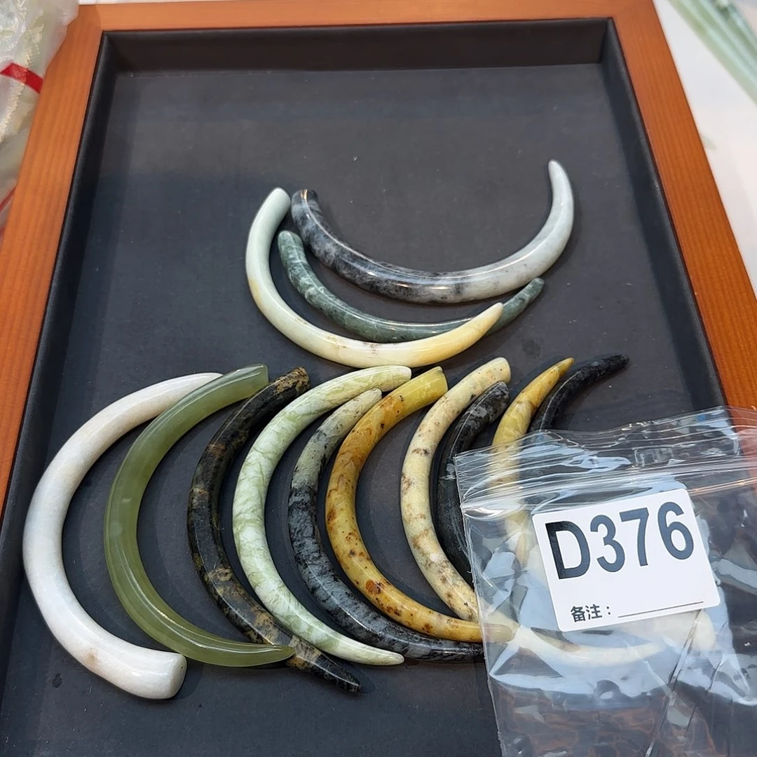 宁***悦未镶嵌蛇纹石玉发饰