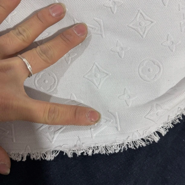 111  纯棉立体压花品牌牛仔面料2米价