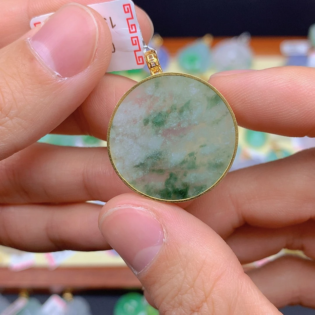 翡翠颈饰18K金镶嵌翡翠