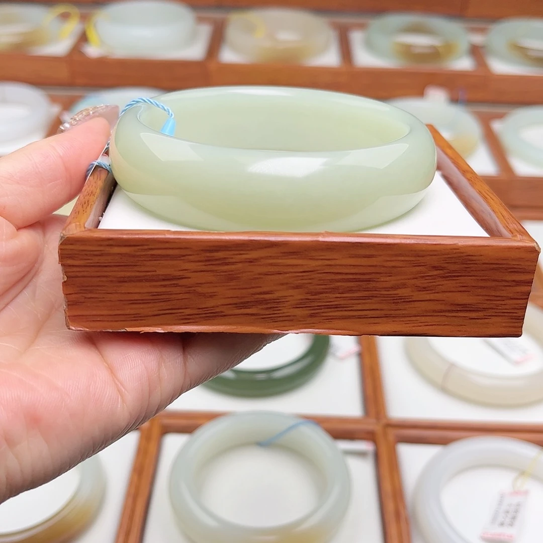 和田玉手镯未镶嵌64.5