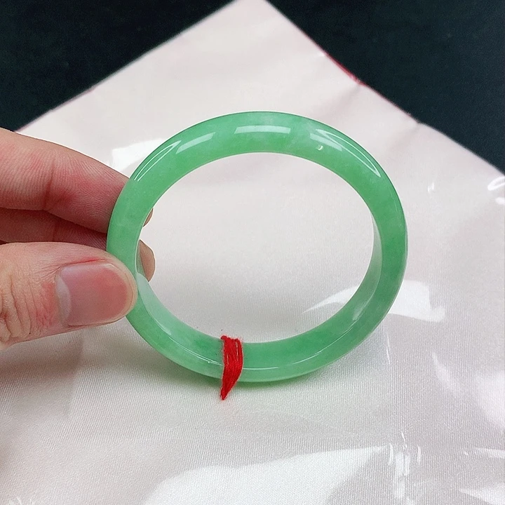 翡翠手镯未镶嵌圈51。0503