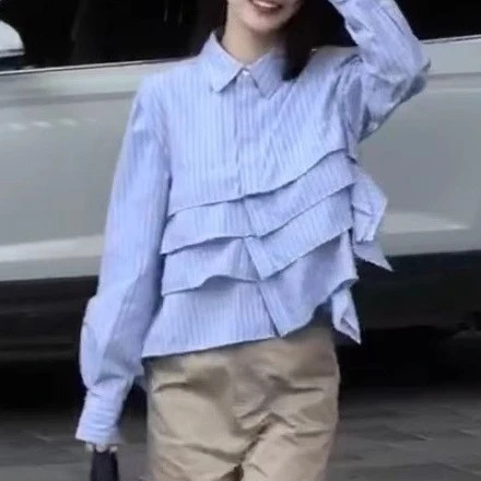25192条纹蓝色衬衫春季设计不规则收腰2025新款上衣气质长袖短款