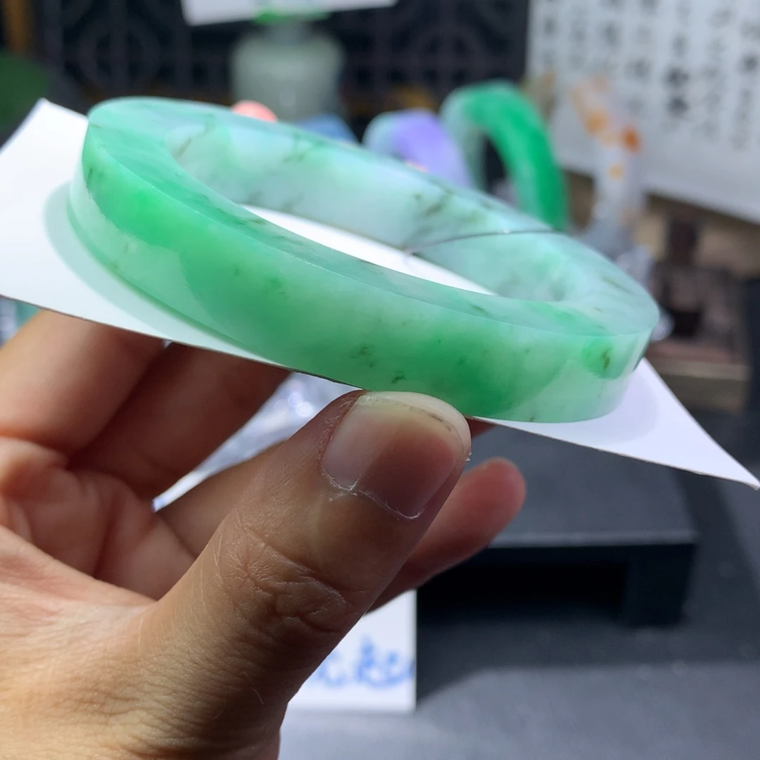 未镶嵌手镯定制翡翠