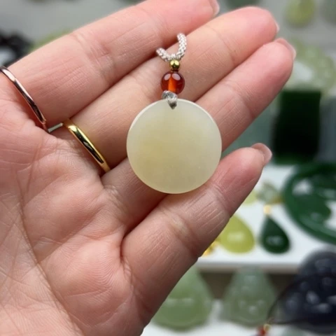 和田玉（糖玉）颈饰未镶嵌