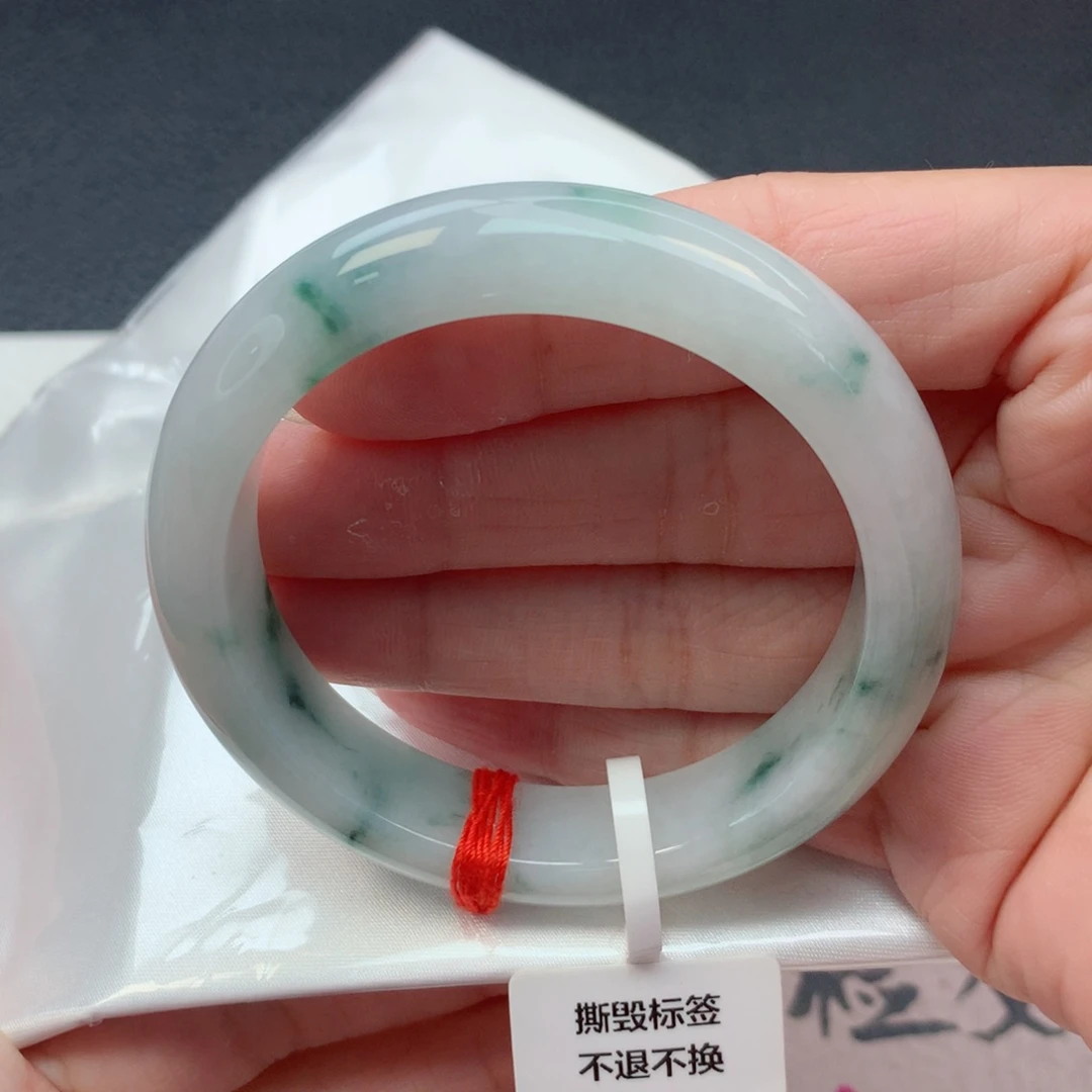 灰****翡翠未镶嵌手镯52.7圈 白底飘花