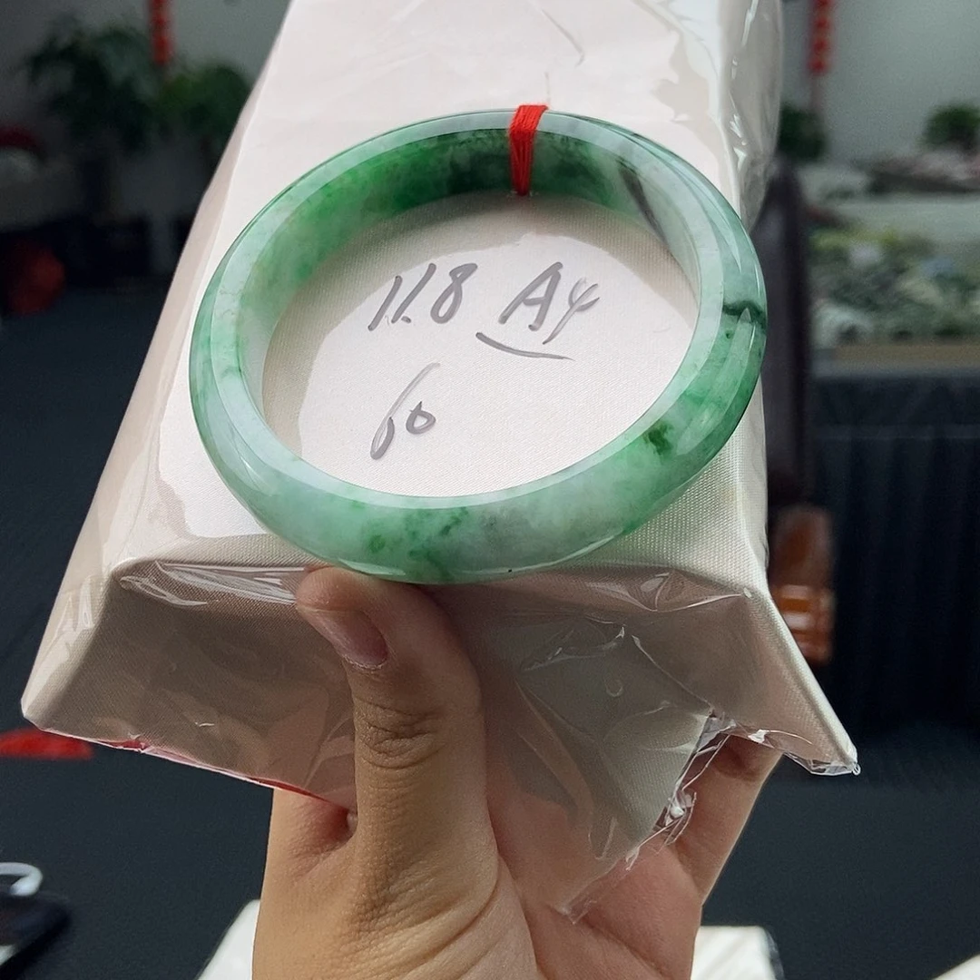 翡翠手镯未镶嵌拍一发一