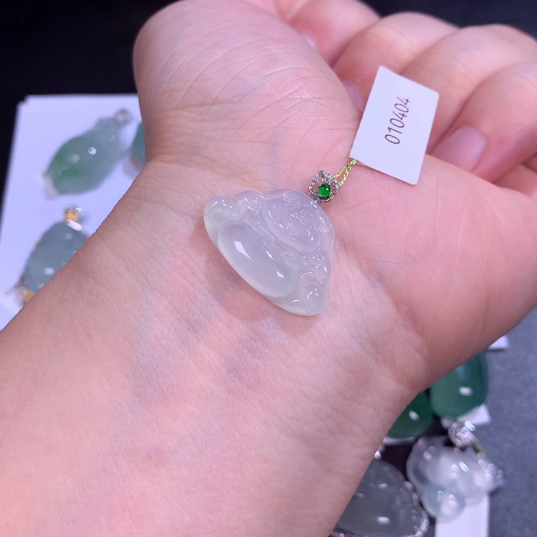 翡翠颈饰18K金镶嵌佛公