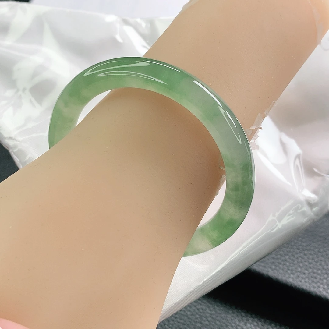 翡翠未镶嵌手镯53.5圈