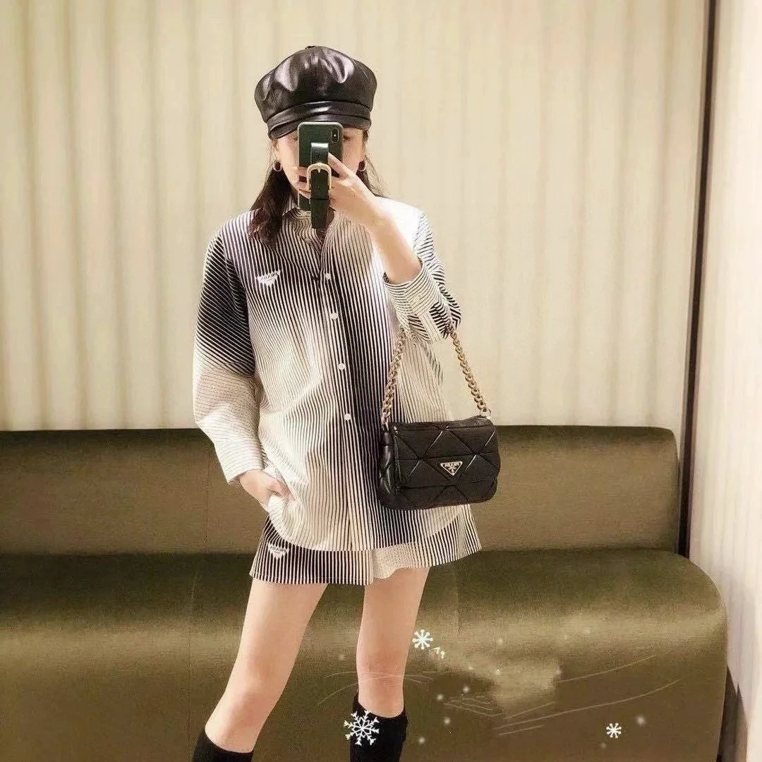 未使用 Prada/普拉达 13796131  黑白竖纹经典logo衬衫 40码