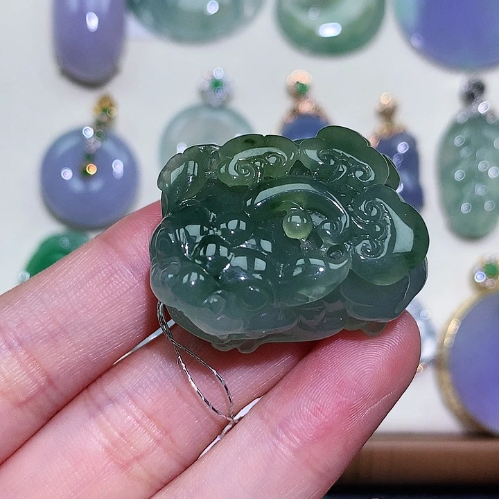 翡翠未镶嵌颈饰貔貅