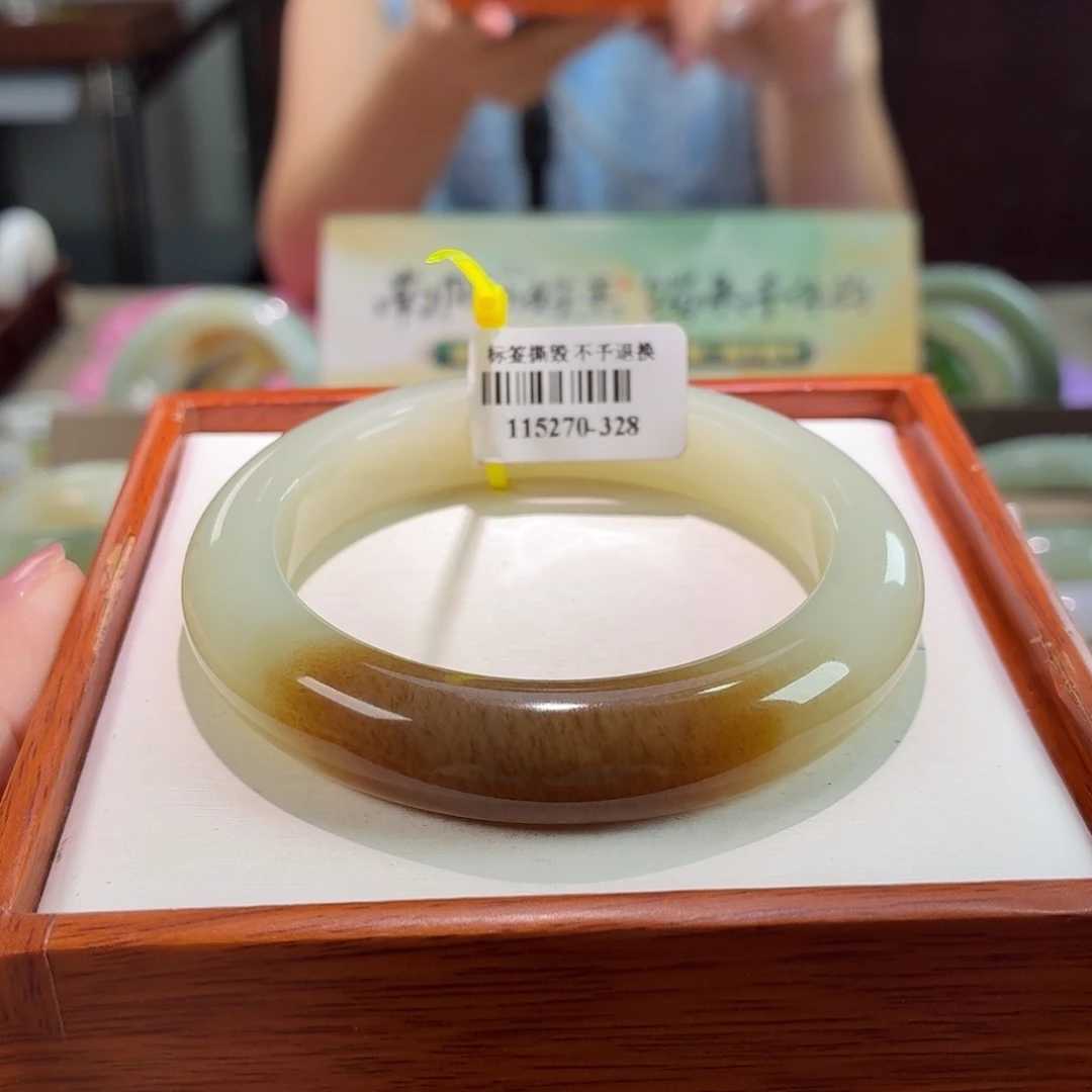 和田玉手镯未镶嵌31。 53/54