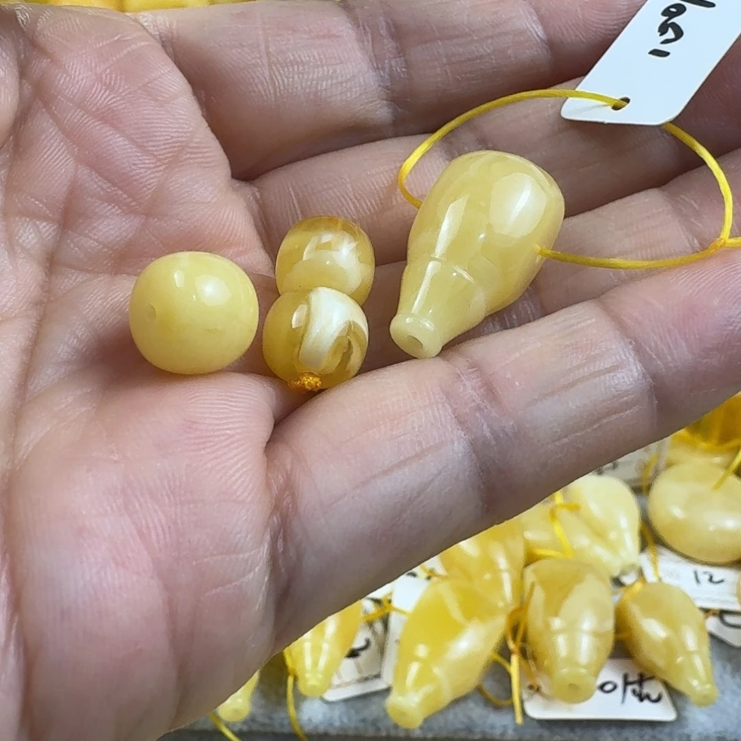 多***米蜜蜡未镶嵌裸石17