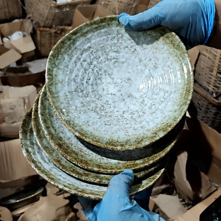 摆件盘子碗茶壶啥都有