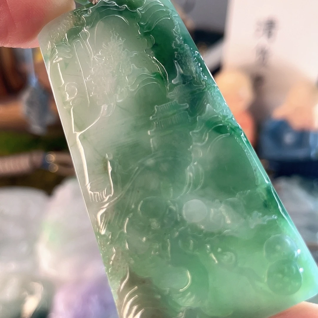 翡翠未镶嵌颈饰山水