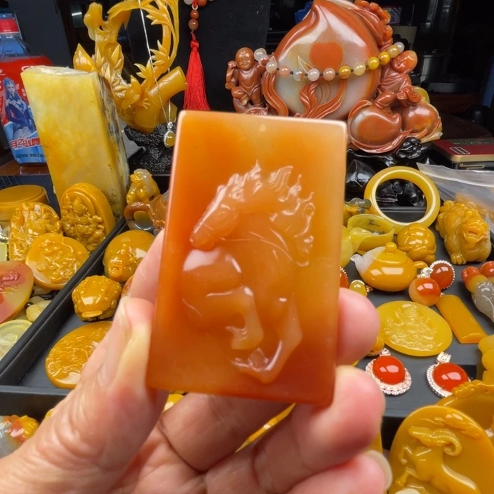 未镶嵌石英质玉(黄龙玉)颈饰