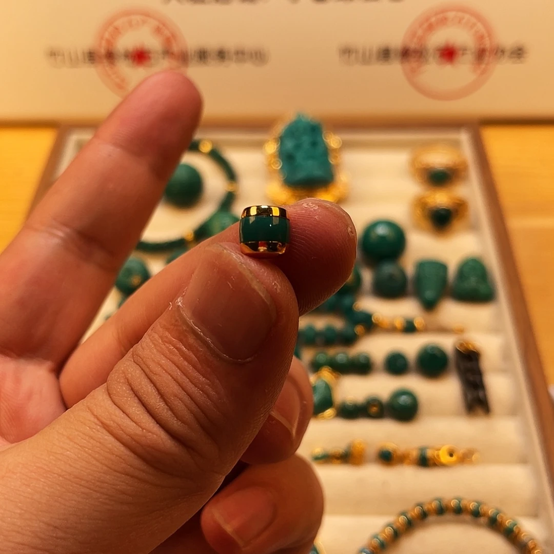 绿松石未镶嵌原矿绿松石