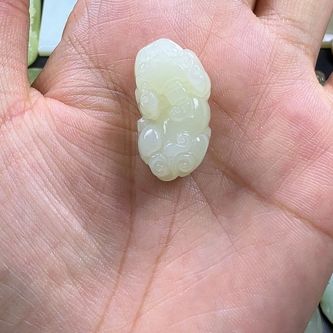 和田玉未镶嵌吊坠(赠链)