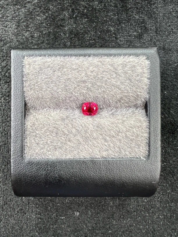 0.99克拉绝地尖晶石 吉尔德大证 VB