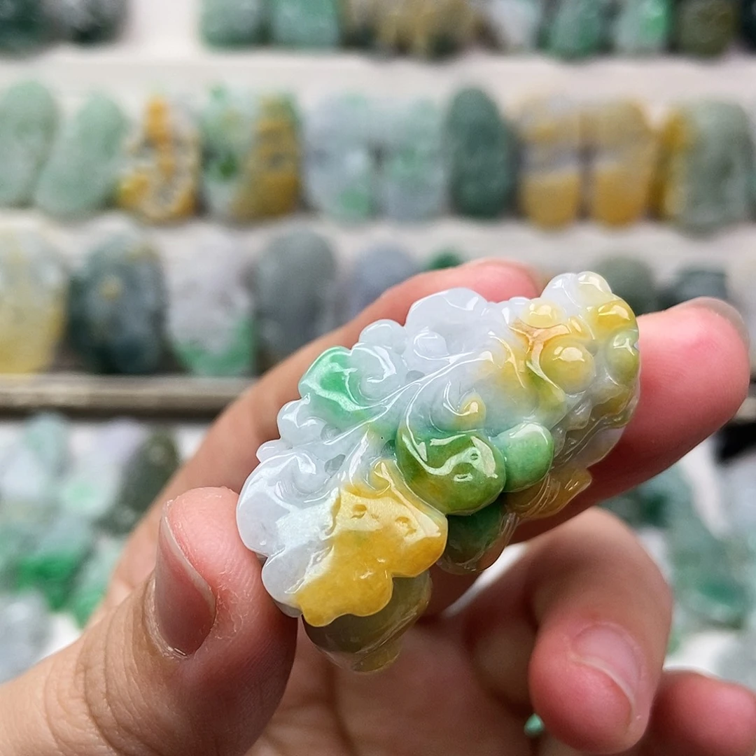 翡翠未镶嵌吊坠(赠链)