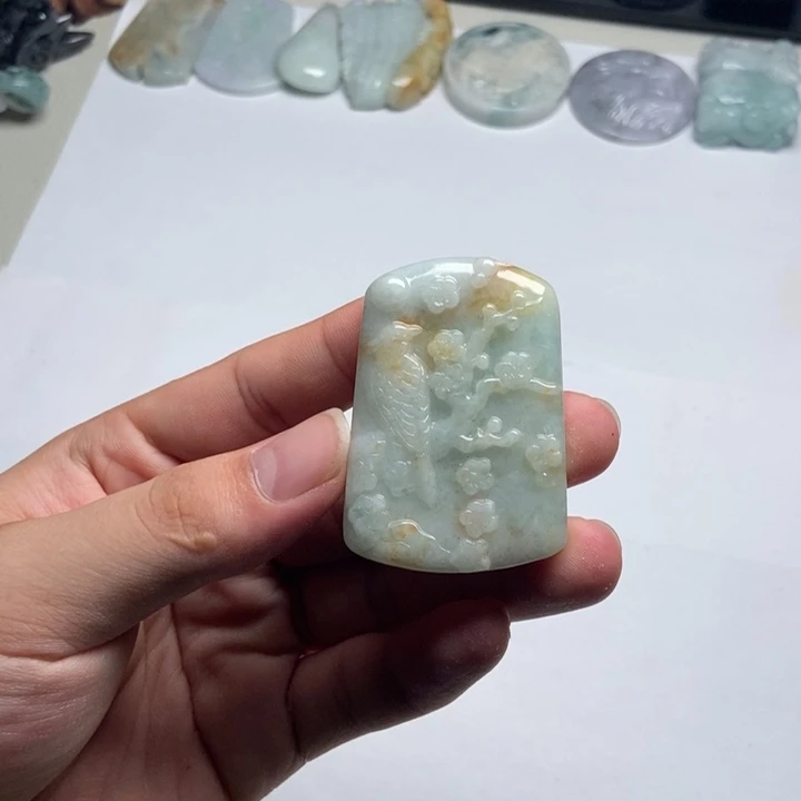 翡翠未镶嵌颈饰喜上眉梢9