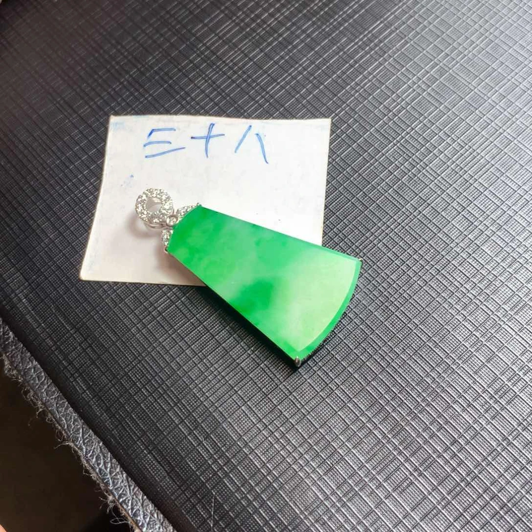 颈饰18K金镶嵌翡翠翡翠