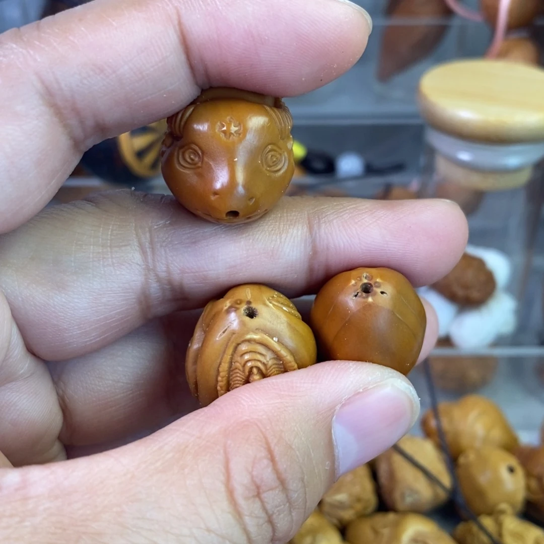 橄榄核吊坠瑕疵品，不退不换，发三颗