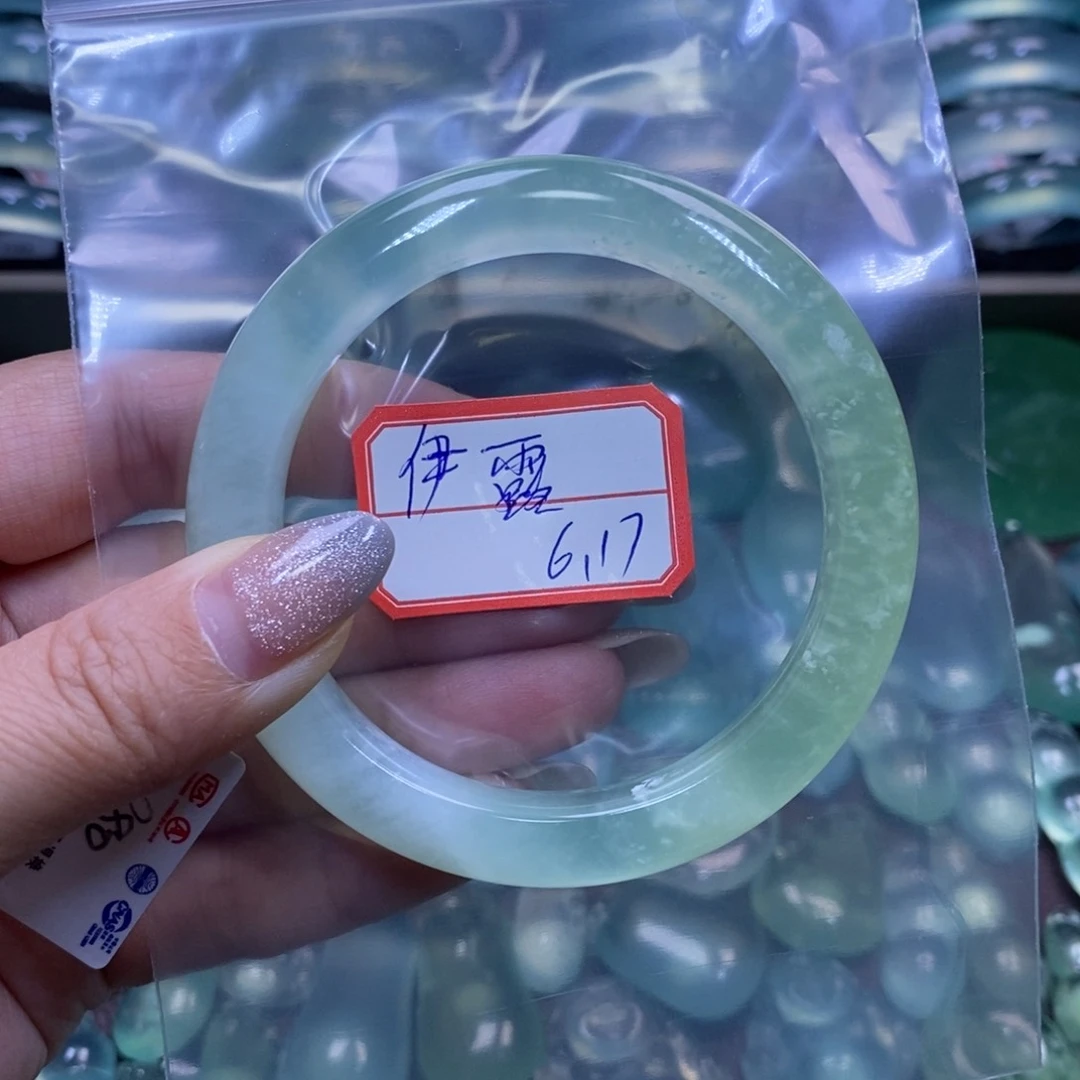 蛇纹石玉未镶嵌手镯伊**塔