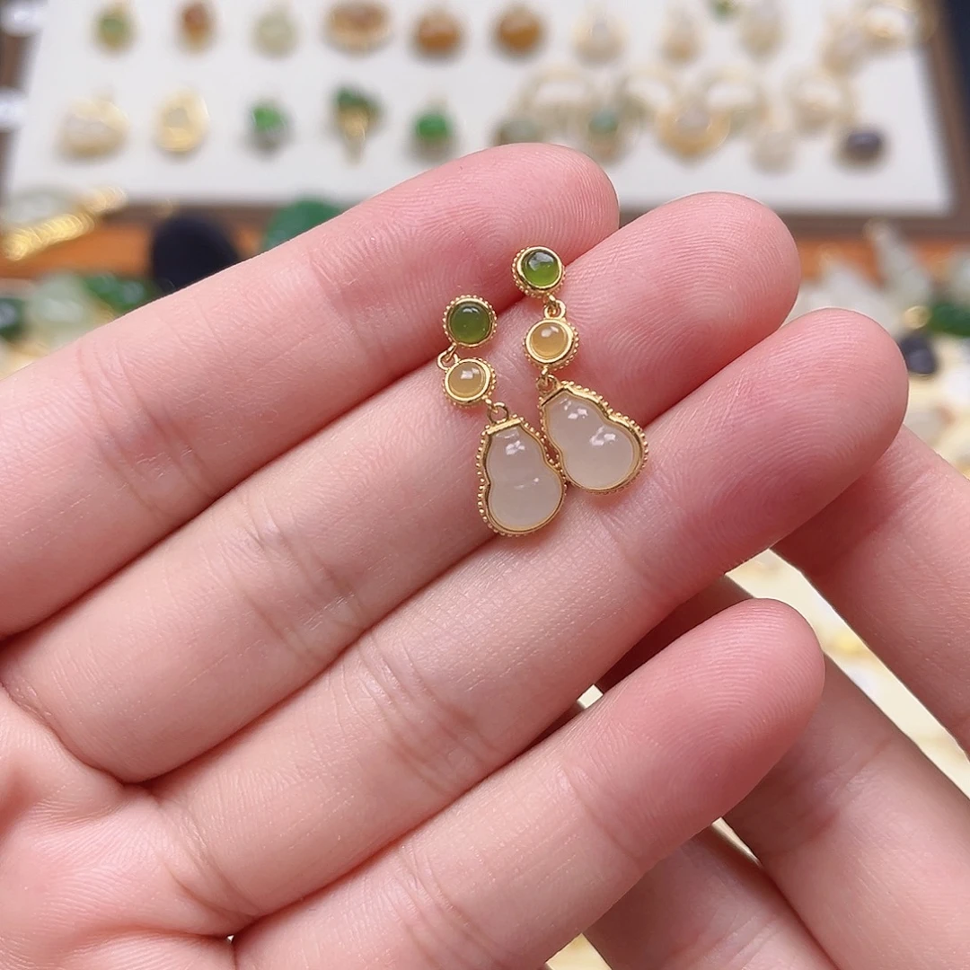 静***美和田玉银S925镶嵌耳饰