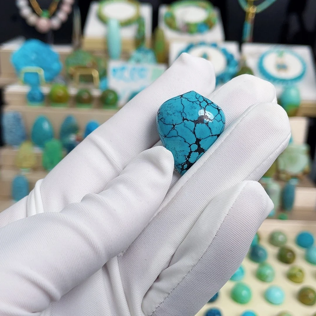 绿松石未镶嵌颈饰