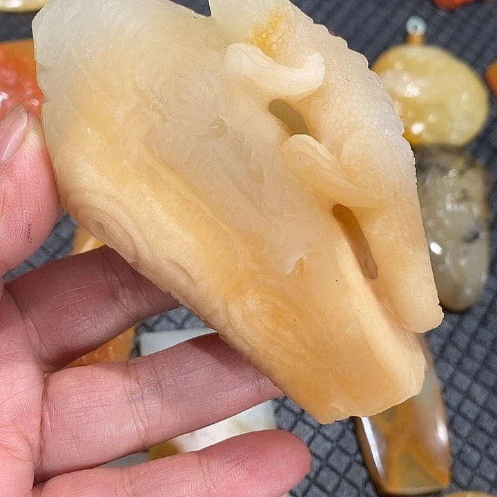 石英质玉（黄龙玉）未镶嵌颈饰